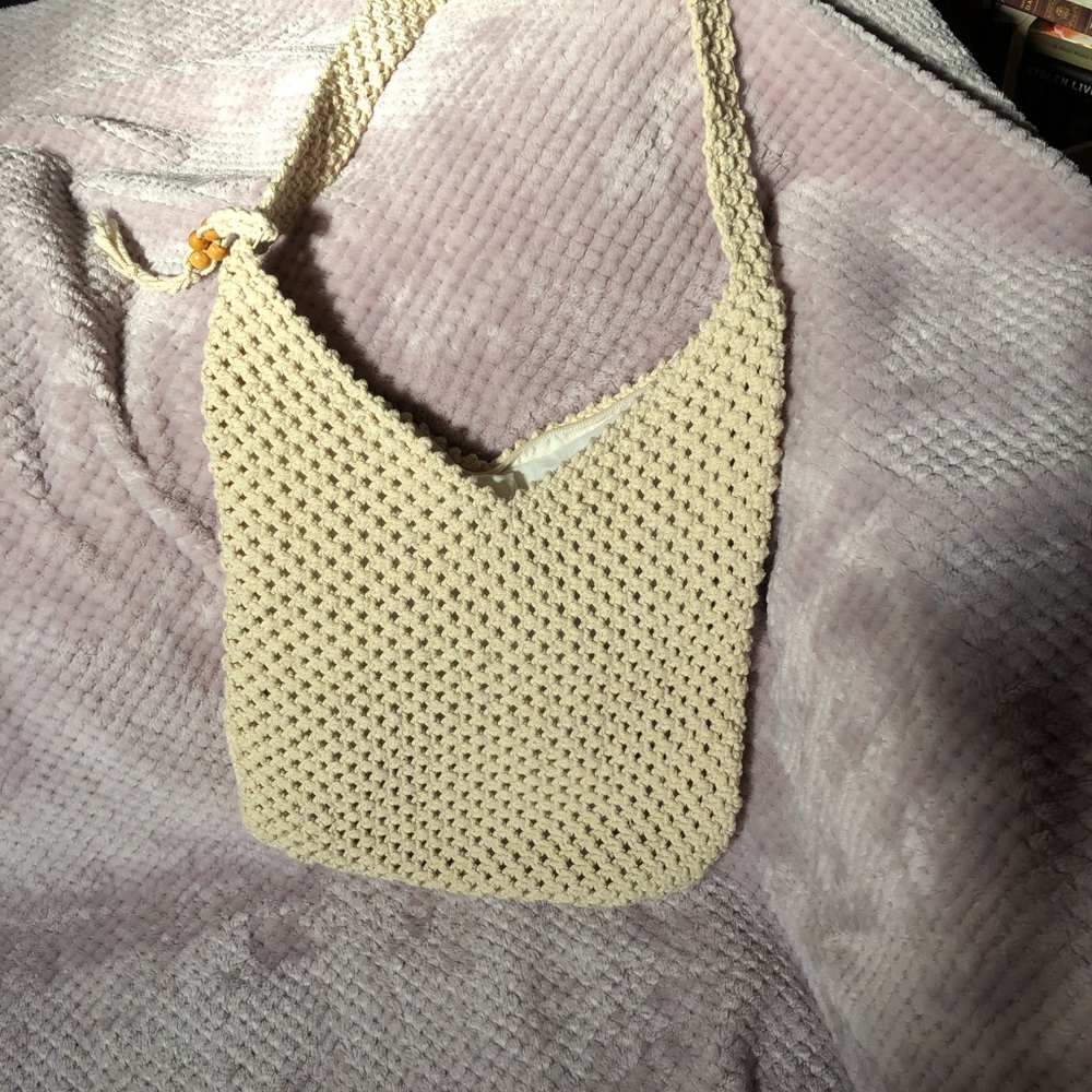 You know you’ll use this crochet shoulder bag!